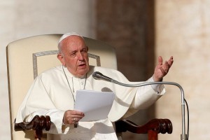 Papa Francisco diz que Igreja está atrasada e pede reformas