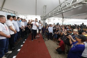 Leite é vaiado durante evento em Capão da Canoa e rebate manifestantes; do Correio do Povo