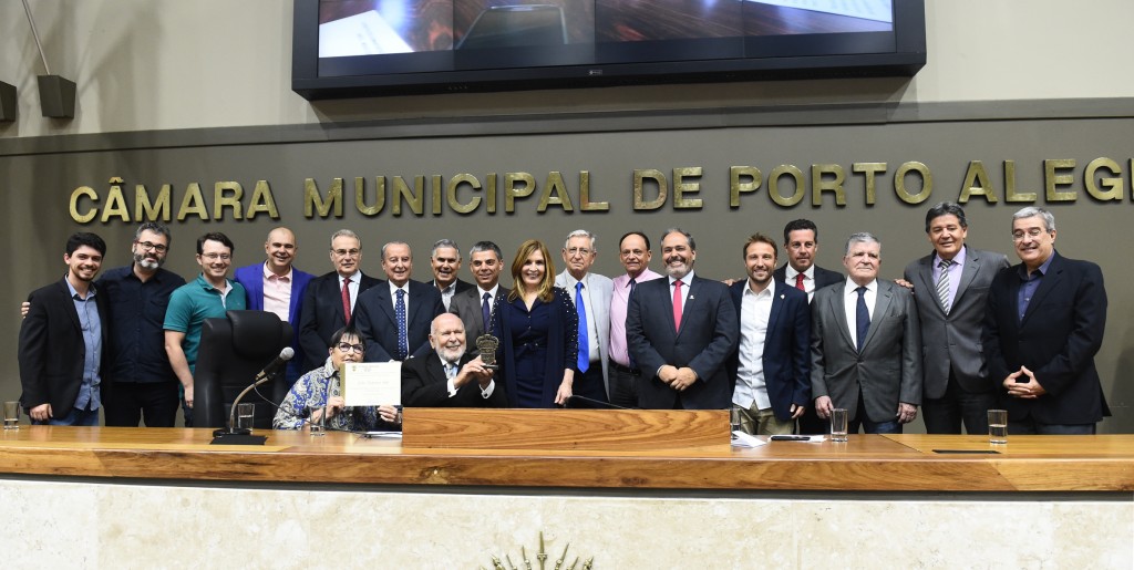 Sessão Solene de outorga do Troféu Câmara Municipal de Porto Alegre a João Antônio Dib.