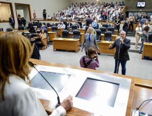 Porto Alegre: Retirados de tramitação projetos sobre aumento dos subsídios do prefeito e vereadores