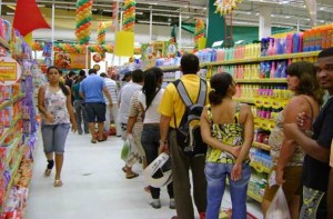 RS: Vendas de Natal crescem 9% nos supermercados gaúchos. Semana do Réveillon vai movimentar lojas do setor novamente