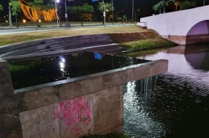 Porto Alegre: Guarda Municipal detém pichadores no Largo dos Açorianos