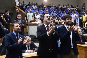 Porto Alegre: Aprovada lei que institui princípios de Liberdade Econômica.  Proposta foi assinada pelos vereadores Felipe Camozzato, Ricardo Gomes e Mendes Ribeiro