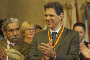 Fernando Haddad recebe medalha do Mérito Farroupilha na Assembleia Legislativa