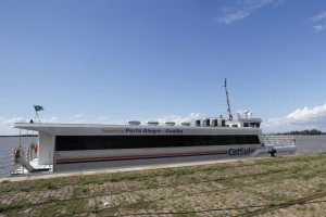 Operadora de catamarã entre Porto Alegre e Guaíba diz que não elevará passagem
