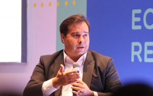 WEINTRAUB É UM DESASTRE, ATRAPALHA O FUTURO DAS CRIANÇAS E COMPROMETE A EDUCAÇÃO, DIZ RODRIGO MAIA