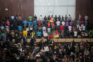 RS: SOB CLIMA DE REVOLTA, DEPUTADOS APROVAM NOVO PLANO DE CARREIRA DOS MILITARES: ‘BOA COISA NÃO OCORRERÁ’