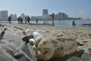 Brasil é mau exemplo no combate à poluição por plástico, um problema mundial