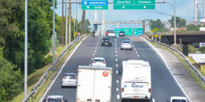 Fluxo acentuado, mas sem congestionamentos na volta da praia nesta quinta-feira