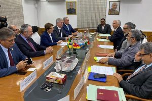 Gedeão Pereira revela interesse do governo indiano pela tecnologia brasileira de plantio direto e produção de frango. CNA participa de missão técnica do governo à Índia.