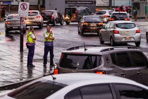 Equipes da prefeitura trabalham para minimizar impactos da chuva