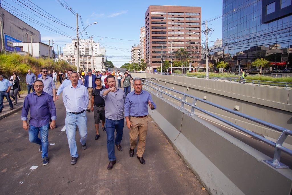 Porto Alegre, RS 23/01/2019: O prefeito, Nelson Marchezan Júnior, acompanhado de secretários municipais, e vereadores da capital, entregou, na manhã desta quinta-feira (23), a obra da Trincheira da avenida Anita Garibaldi, importante cruzamento formado pelas avenidas Carlos Gomes e Anita Garibaldi, onde circulam aproximadamente 75 mil veículos por dia. Foto: Cesar Lopes/PMPA