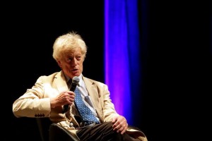 Morre Roger Scruton, grande filósofo conservador. O pensador britânico palestrou em Porto Alegre no Fronteiras do Pensamento 2019