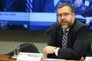 Ernesto Araujo anuncia suspensão do Brasil da Celac