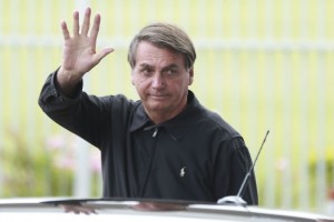 Bolsonaro promete corte, mas número de cargos e funções comissionadas não cai no 1º ano