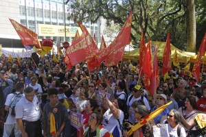 Assembleia de professores avalia oferta do governo Leite e decide rumo da greve