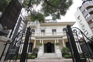 Porto Alegre: Palacete é preservado em área onde está sendo construído prédio