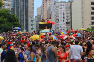 Porto Alegre: Bloco da Laje reúne 20 mil pessoas no Carnaval de rua