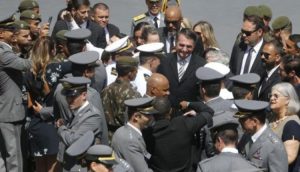 Brasil de Bolsonaro tem maior proporção de militares como ministros do que Venezuela; especialistas veem riscos. Por Luis Barrucho/BBC News Brasil