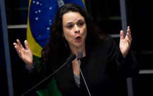 JANAINA LAMENTA ESCOLHAS DE BOLSONARO: ‘DEIXOU TODO MUNDO ÓRFÃO’