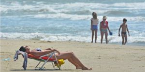 PRIMEIRO DOMINGO DE FEVEREIRO TEM SOL E PRAIAS LOTADAS NO LITORAL NORTE