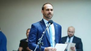 Eduardo Bolsonaro questiona se povo choraria caso bomba atingisse Congresso