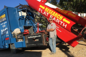 Terraplanista morre em queda de foguete caseiro; da VEJA