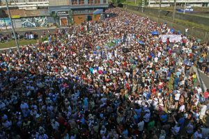 PROCISSÃO DE NAVEGANTES LEVA 200 MIL FIÉIS ÀS RUAS DE PORTO ALEGRE