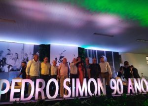Quatro governadores celebram os 90 anos de Simon em Capão da Canoa