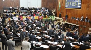 DEPUTADOS ANALISAM VETO AO PAGAMENTO DE MULTAS EM BLITZE