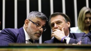 Frota apresenta terceiro pedido de impeachment de Bolsonaro