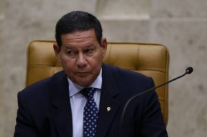 Mourão diz que crítica de Eduardo Bolsonaro à China não representa posição do governo