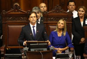 Luis Lacalle Pou toma posse como presidente do Uruguai. Em primeiro discurso, presidente reforça importância do Mercosul e prega respeito a ideologias diferentes