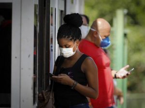 Casos de coronavírus no Brasil sobem de 98 para 121, diz Ministério da Saúde