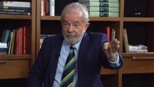 Lula sobre coronavírus: 'Primeiro salvamos o povo, depois a economia'