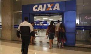 Caixa anuncia redução de juros e pausa em contratos de crédito. Banco também divulgou a ampliação das linhas do crédito consignado