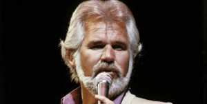 Morre Kenny Rogers, cantor que popularizou a country music