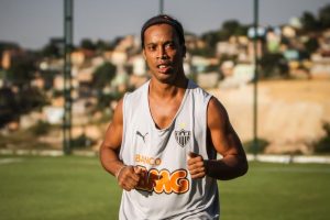 Ronaldinho Gaúcho ganha churrasco de presos para comemorar aniversário de 40 anos