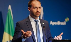 Declaração de Eduardo Bolsonaro sobre coronavírus provoca crise diplomática com a China