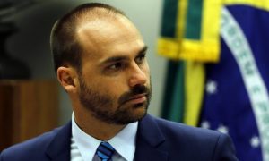 Maia e Eduardo Bolsonaro discutem pelo Twitter: 'depois dizem que nós temos gabinete do ódio'