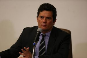 Moro enterra governo, dá senha para impeachment de Bolsonaro e vira candidato; Folha de São Paulo