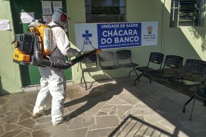 Desinfecção de locais públicos segue nesta quarta-feira