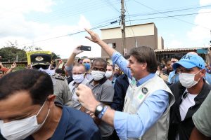 País precisa ser informado sem pânico, diz Bolsonaro