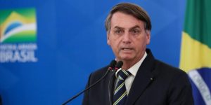 Bolsonaro volta a criticar governadores e alerta para risco de desabastecimento