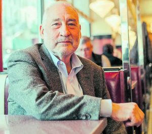 'Temos governos que não acreditam na ciência', diz Joseph Stiglitz