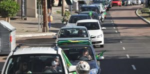 Carreata pede reabertura do comércio em Porto Alegre