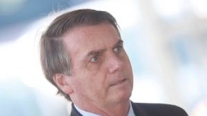 Antes de encontro com Mandetta, Bolsonaro defende uso de cloroquina nas redes sociais