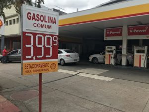 Porto Alegre: Gasolina cai a menos de R$ 4,00 em postos de Porto Alegre; por Patrícia Comunello/Jornal do Comércio