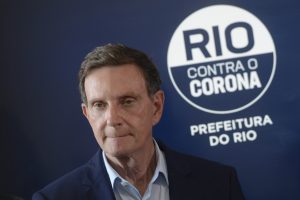 Crivella publica decreto que obriga uso de máscara no Rio. Medida passa a valer na quinta-feira