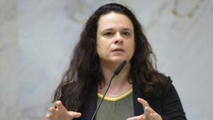 Janaina Paschoal: 'Todos os corruptos blindarão Bolsonaro agora'; por Ricardo Senra/BBC News Brasil